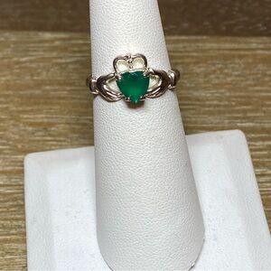 Vintage Avon sterling Silver claddagh green Ring